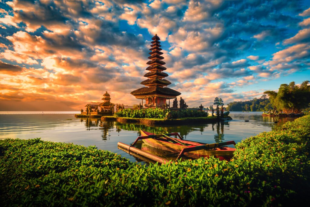 pura ulun danu bratan, hindu temple with boat on bratan lake lan